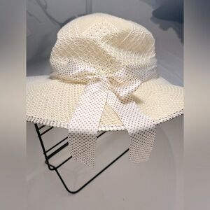 VINTAGE Cream and White Beachy Wide-Brimmed Hat with Ribbon | NWT